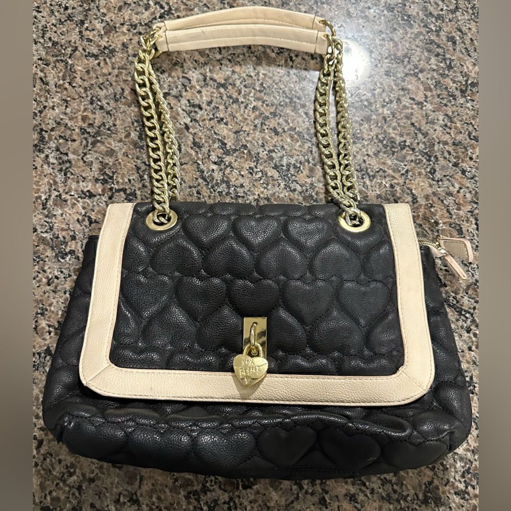 Betsey Johnson heart quilted shoulder bag black & cream